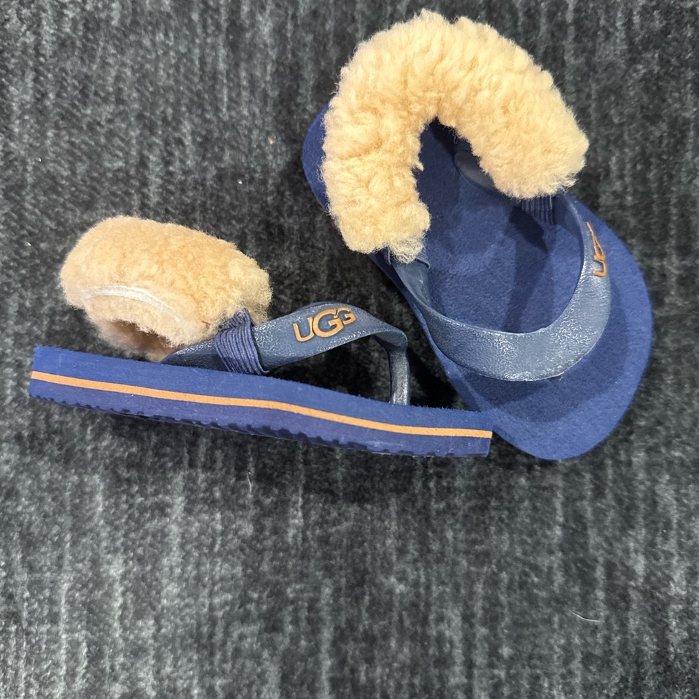 UGG Kids Navy and Tan Flip Flops